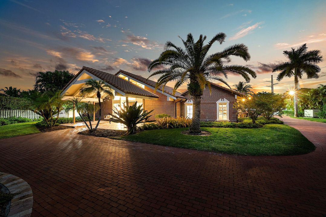 For Sale: $5,990,000 (5 beds, 6 baths, 5990 Square Feet)