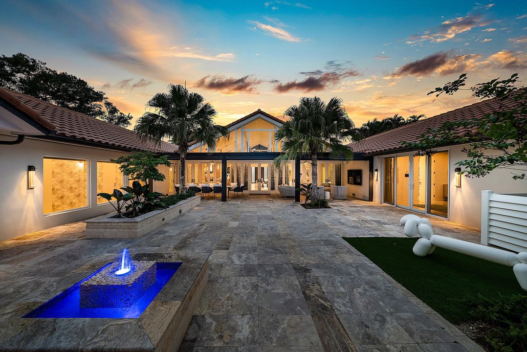 For Sale: $5,990,000 (5 beds, 6 baths, 5990 Square Feet)