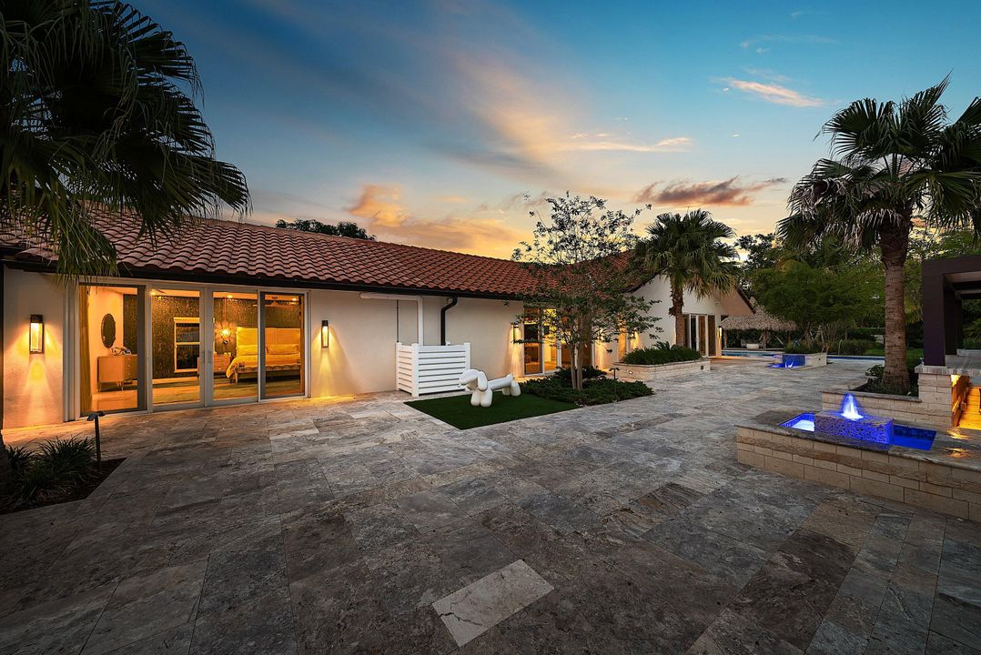 For Sale: $5,990,000 (5 beds, 6 baths, 5990 Square Feet)