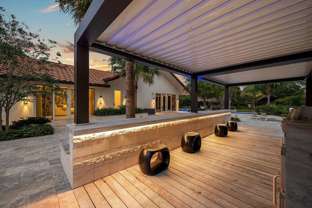 For Sale: $5,990,000 (5 beds, 6 baths, 5990 Square Feet)