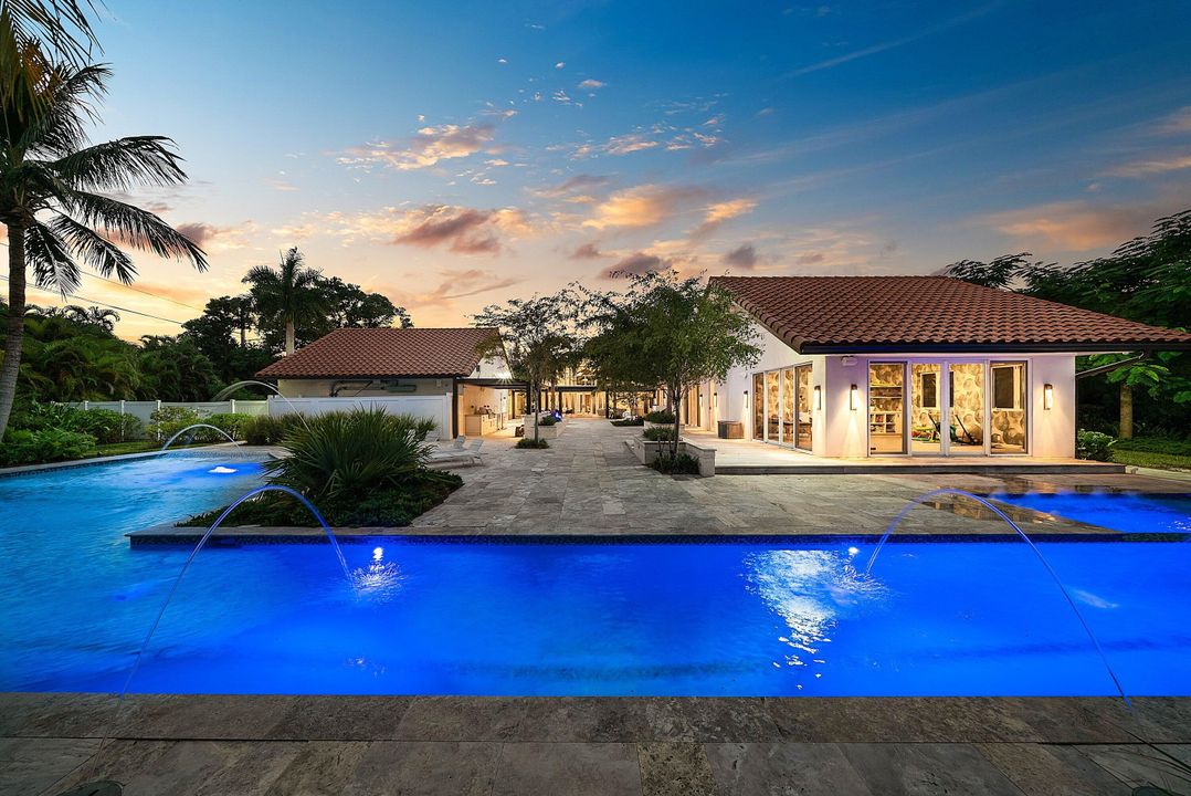 For Sale: $5,990,000 (5 beds, 6 baths, 5990 Square Feet)