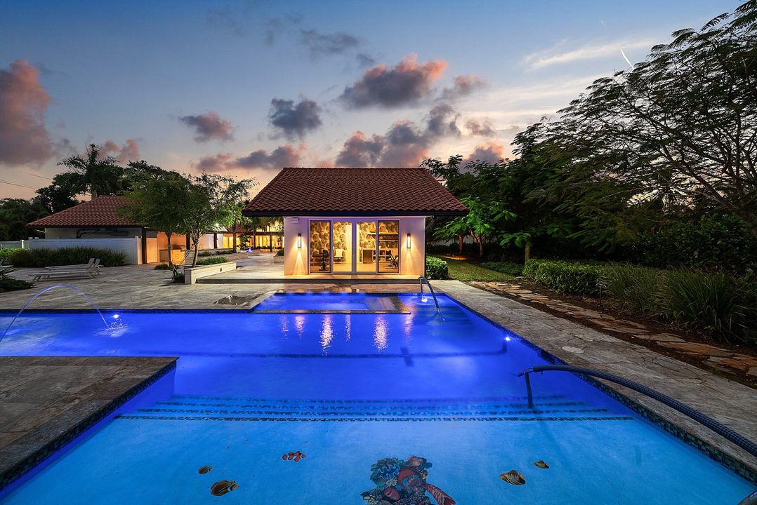 For Sale: $5,990,000 (5 beds, 6 baths, 5990 Square Feet)