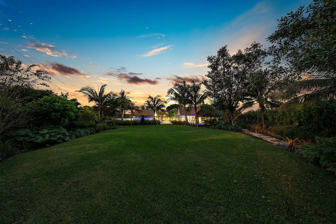 For Sale: $5,990,000 (5 beds, 6 baths, 5990 Square Feet)