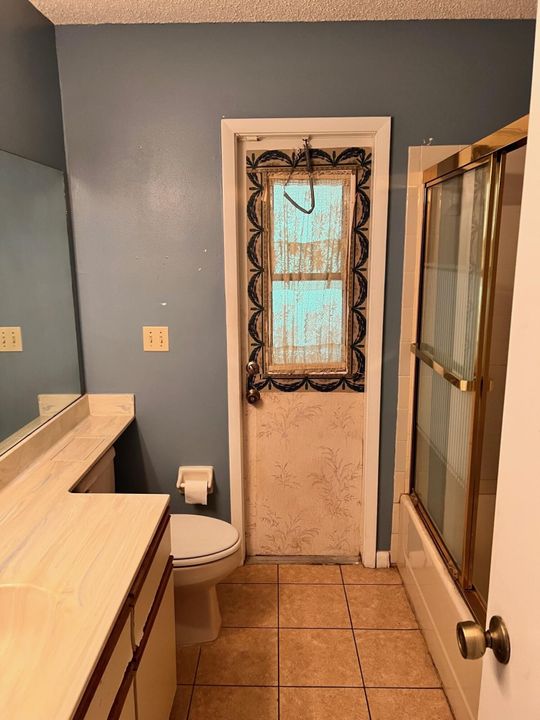 Под контрактом: $279,900 (3 спален, 2 ванн, 2050 Квадратных фут)