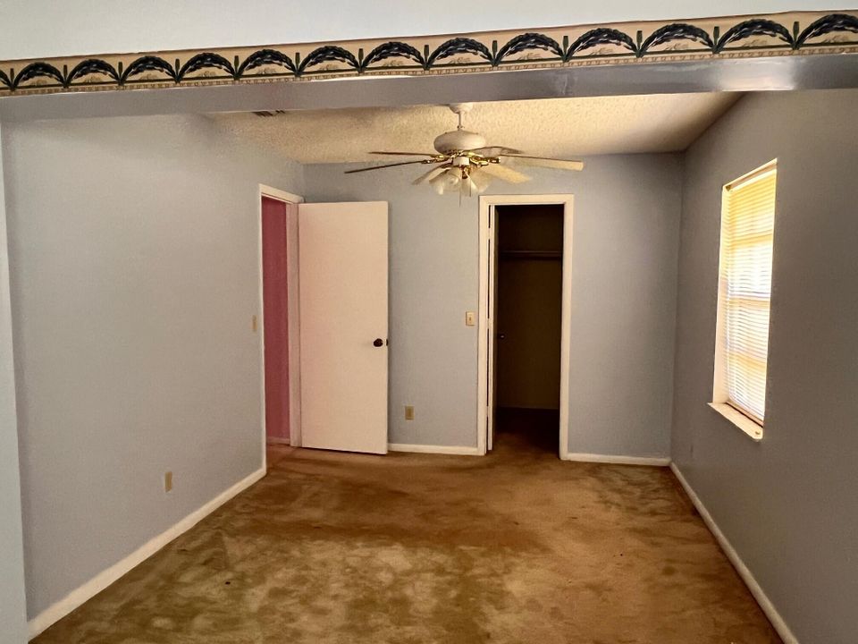 Под контрактом: $279,900 (3 спален, 2 ванн, 2050 Квадратных фут)