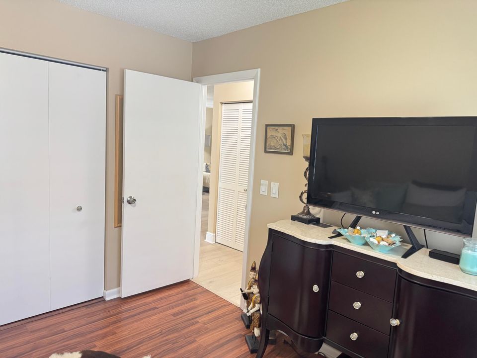 En Venta: $297,900 (2 camas, 2 baños, 1148 Pies cuadrados)