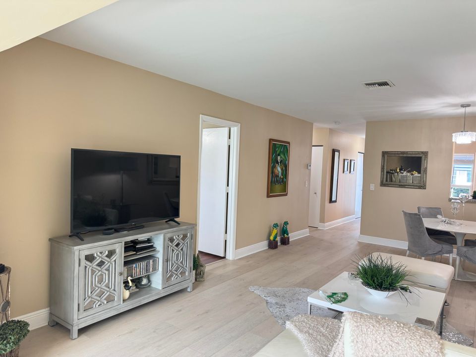 En Venta: $297,900 (2 camas, 2 baños, 1148 Pies cuadrados)