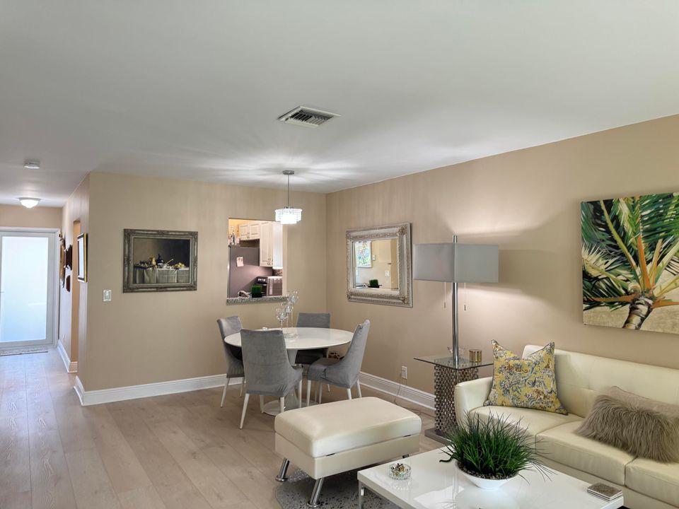 En Venta: $297,900 (2 camas, 2 baños, 1148 Pies cuadrados)