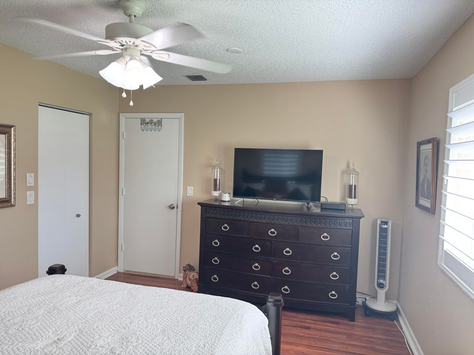 En Venta: $297,900 (2 camas, 2 baños, 1148 Pies cuadrados)