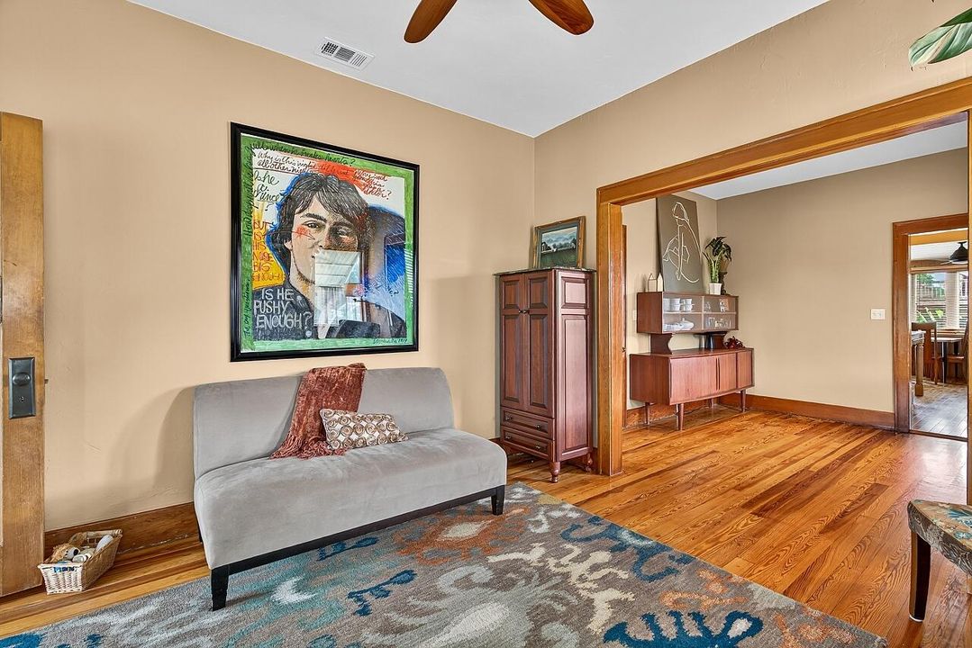 For Sale: $390,000 (2 beds, 1 baths, 1056 Square Feet)