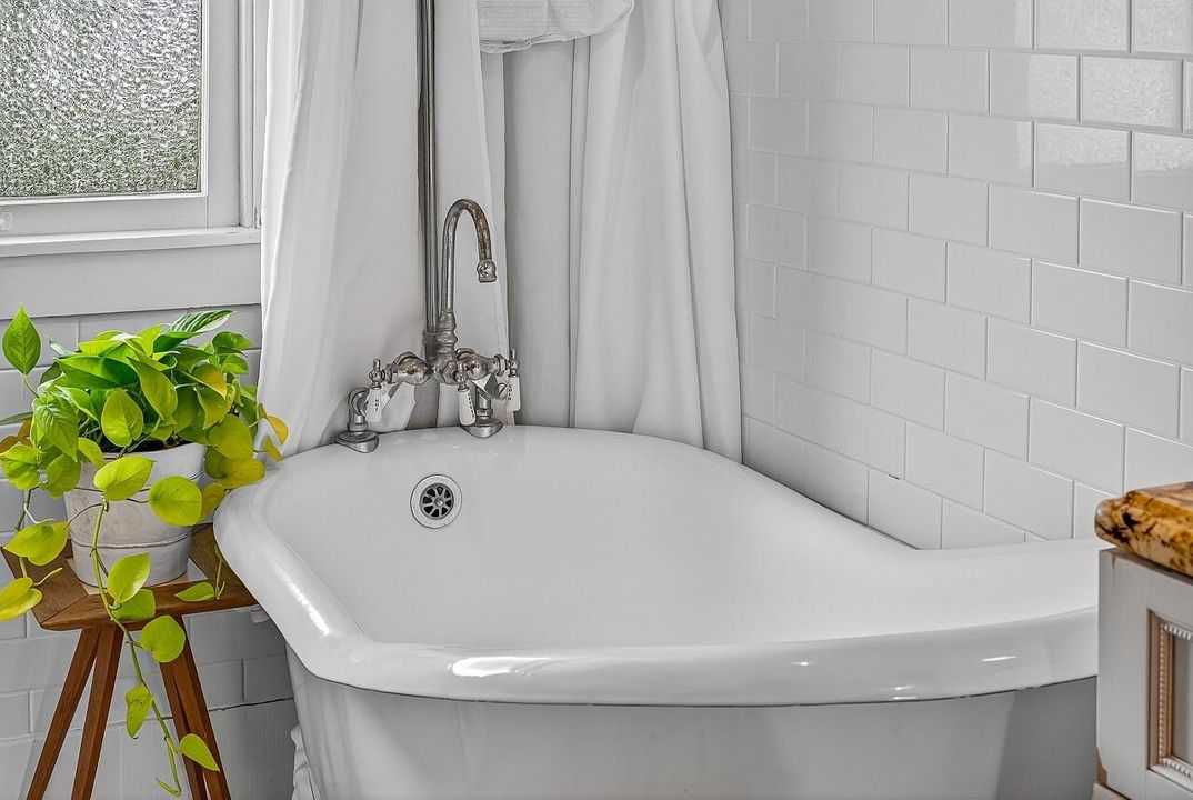 For Sale: $390,000 (2 beds, 1 baths, 1056 Square Feet)