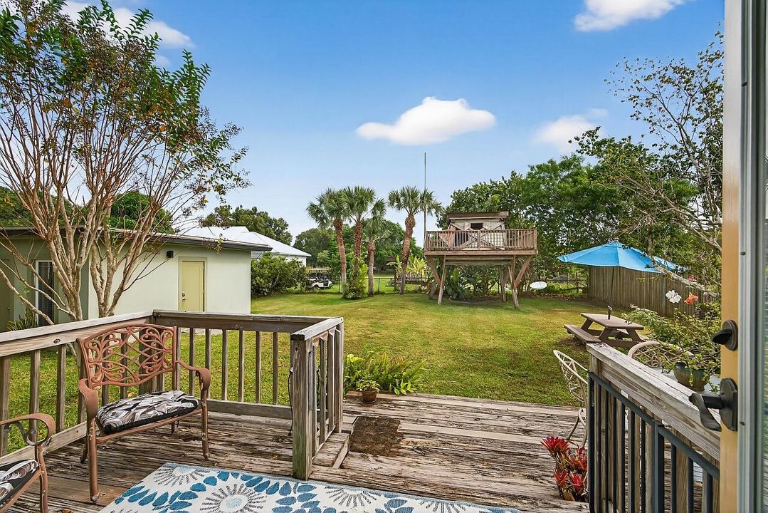 For Sale: $390,000 (2 beds, 1 baths, 1056 Square Feet)