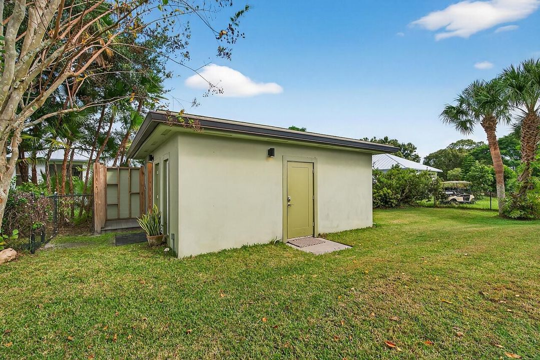 For Sale: $390,000 (2 beds, 1 baths, 1056 Square Feet)