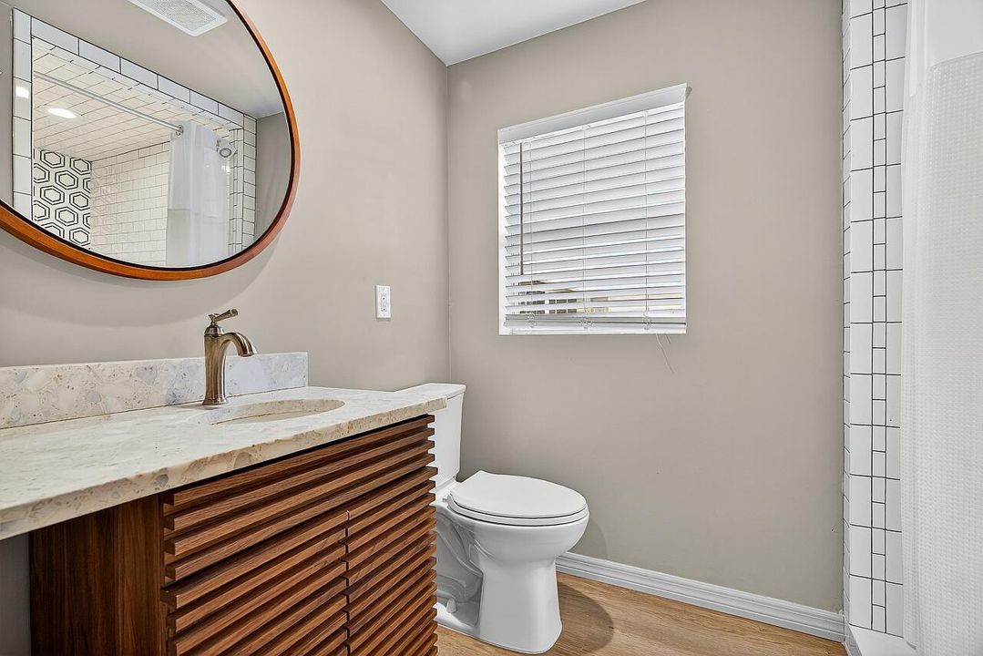 For Sale: $390,000 (2 beds, 1 baths, 1056 Square Feet)