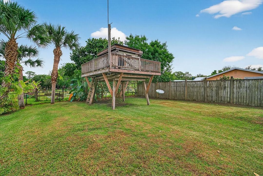 For Sale: $390,000 (2 beds, 1 baths, 1056 Square Feet)