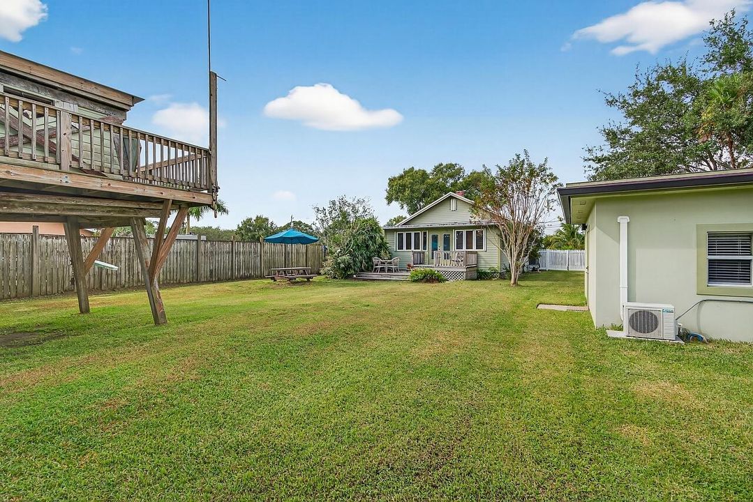 For Sale: $390,000 (2 beds, 1 baths, 1056 Square Feet)