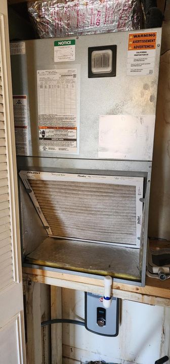 待售: $78,500 (1 贝兹, 1 浴室, 704 平方英尺)