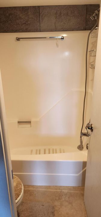 待售: $78,500 (1 贝兹, 1 浴室, 704 平方英尺)