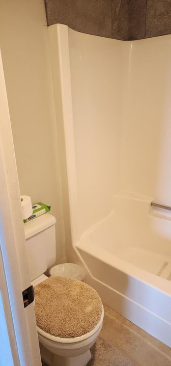 待售: $78,500 (1 贝兹, 1 浴室, 704 平方英尺)