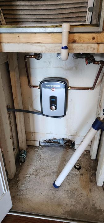 待售: $78,500 (1 贝兹, 1 浴室, 704 平方英尺)