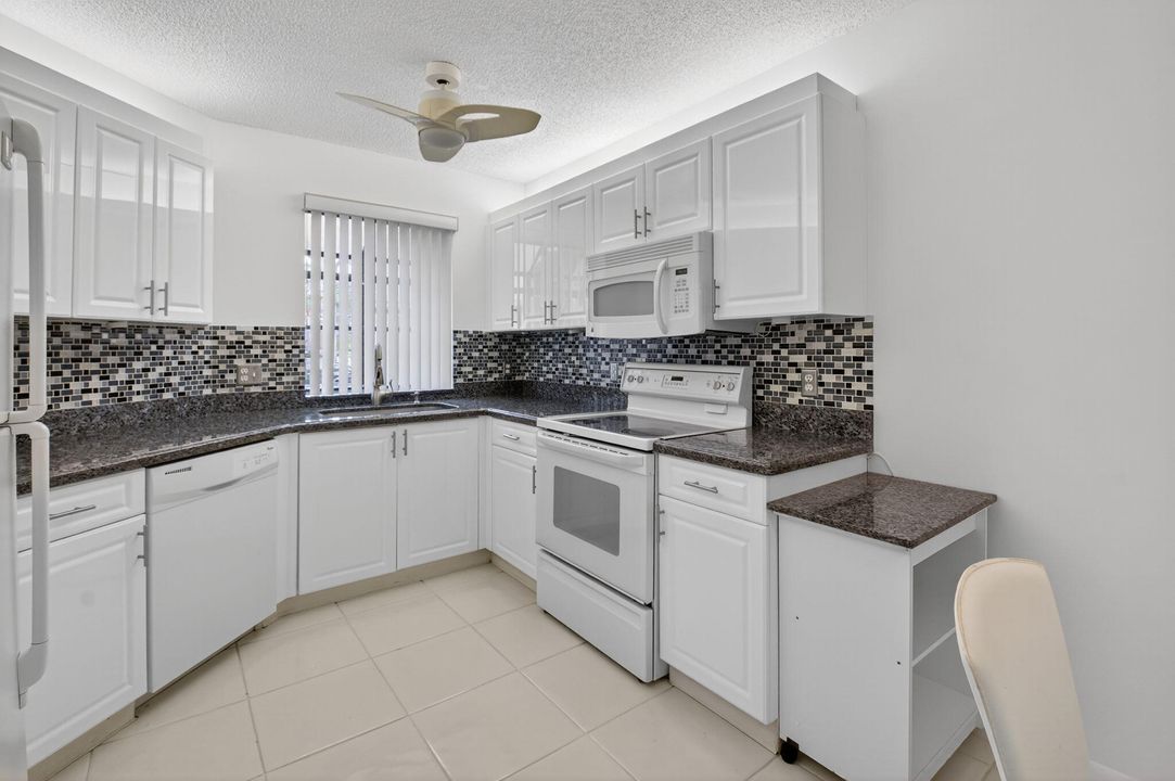 For Sale: $275,000 (3 beds, 2 baths, 1657 Square Feet)