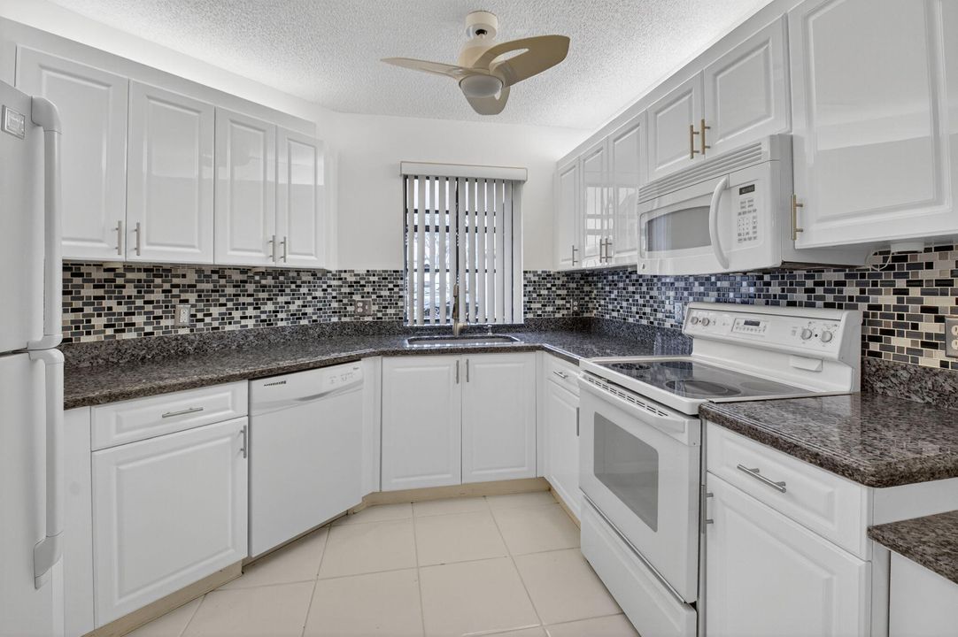 For Sale: $275,000 (3 beds, 2 baths, 1657 Square Feet)