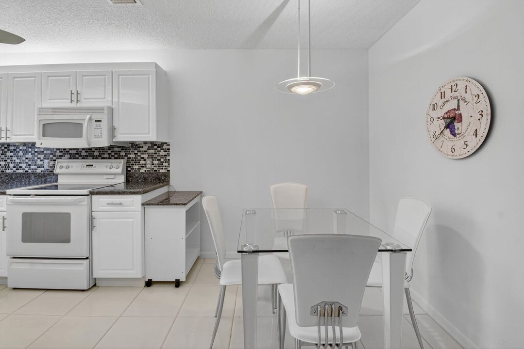 For Sale: $275,000 (3 beds, 2 baths, 1657 Square Feet)