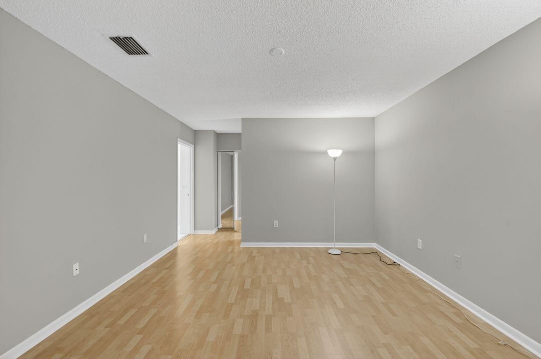 For Sale: $275,000 (3 beds, 2 baths, 1657 Square Feet)