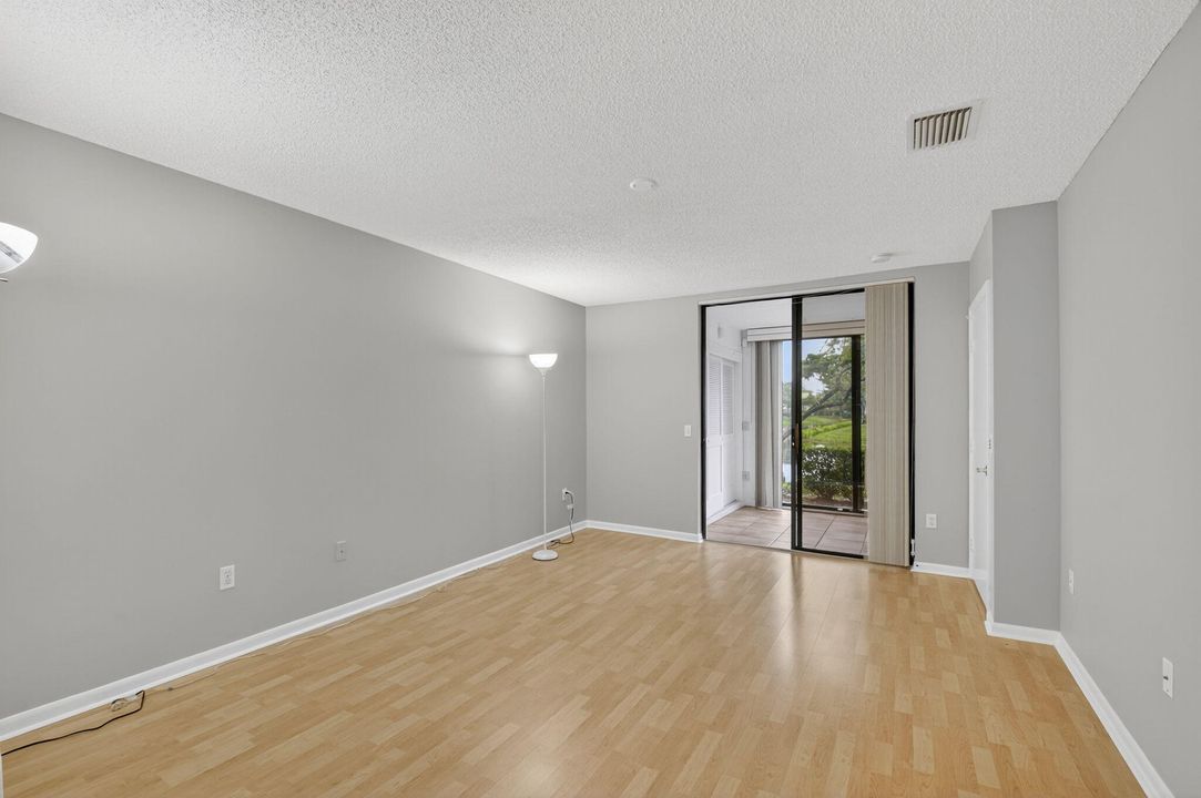 For Sale: $275,000 (3 beds, 2 baths, 1657 Square Feet)