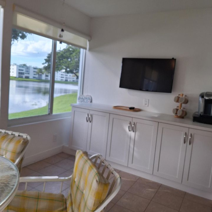 For Sale: $298,500 (2 beds, 2 baths, 1008 Square Feet)