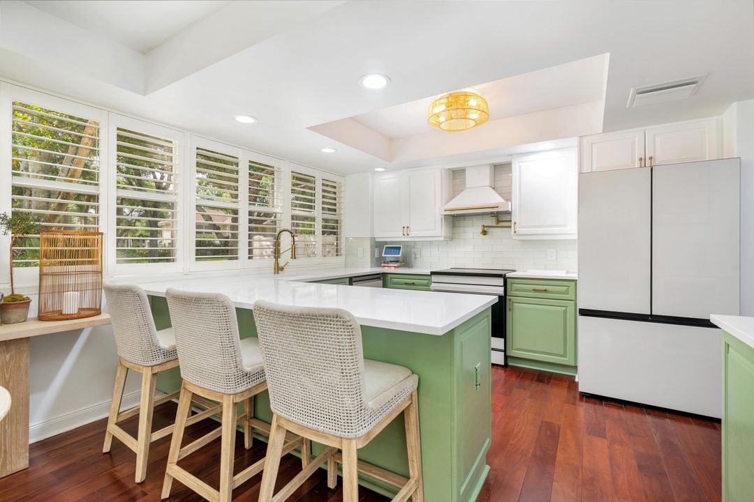 Active With Contract: $398,000 (3 beds, 2 baths, 1386 Square Feet)