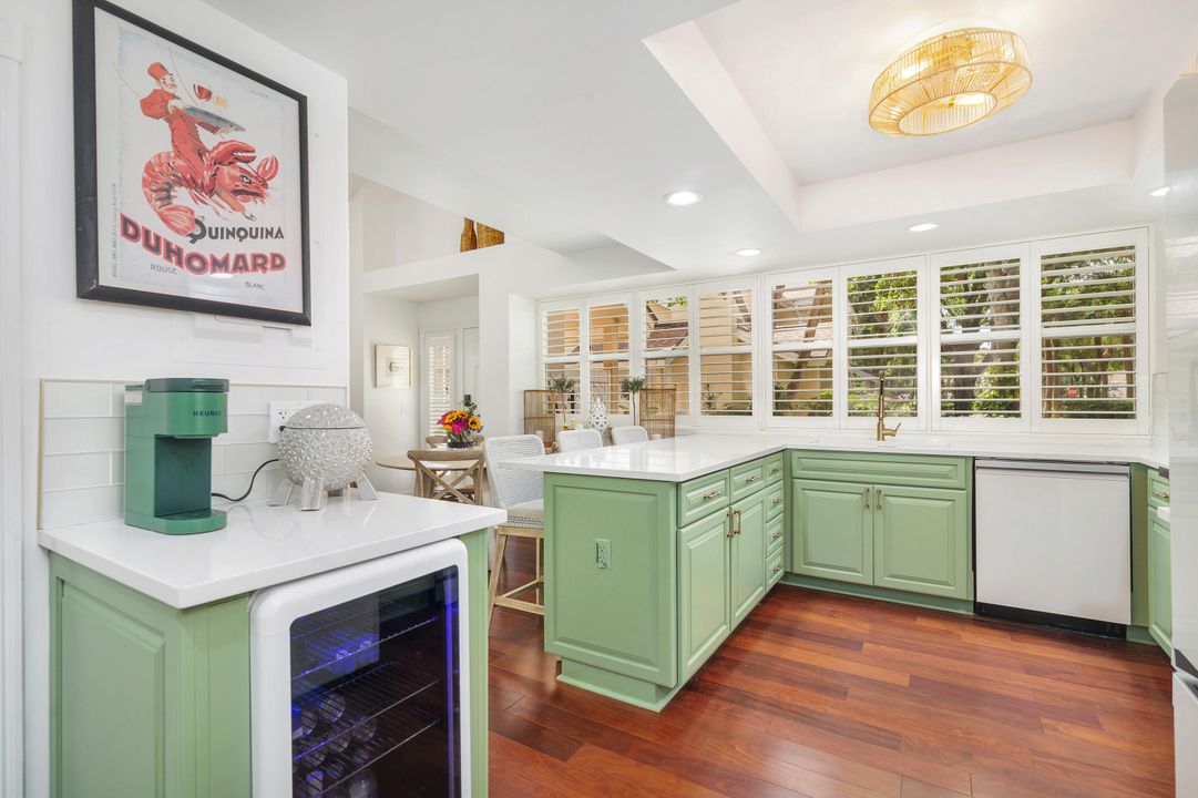 Active With Contract: $398,000 (3 beds, 2 baths, 1386 Square Feet)