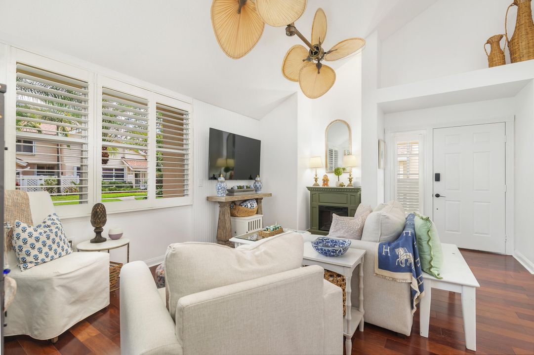 Active With Contract: $398,000 (3 beds, 2 baths, 1386 Square Feet)