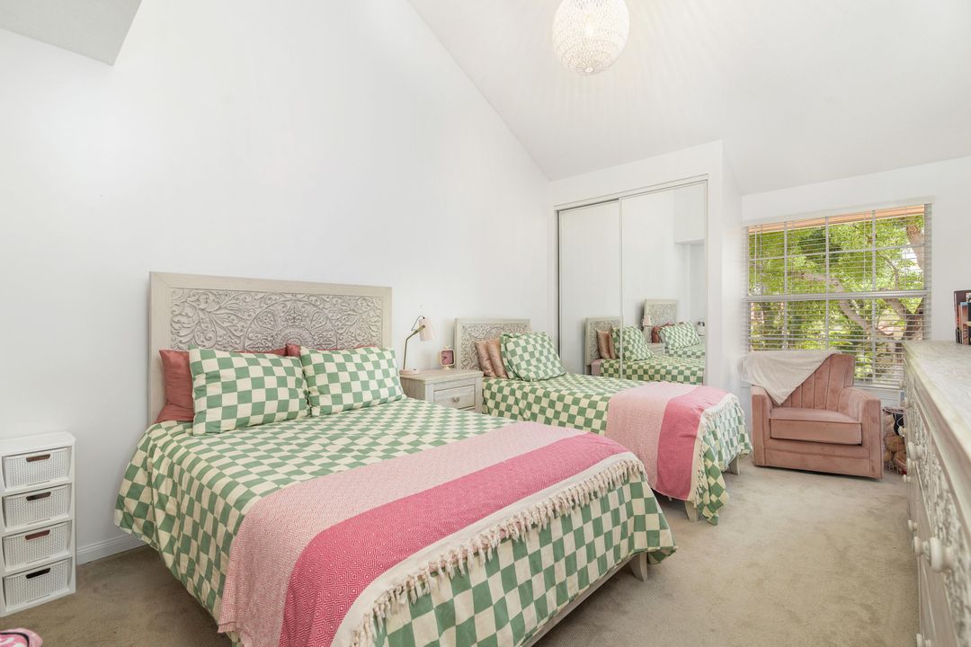 Active With Contract: $398,000 (3 beds, 2 baths, 1386 Square Feet)