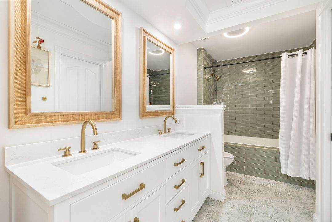 Active With Contract: $398,000 (3 beds, 2 baths, 1386 Square Feet)