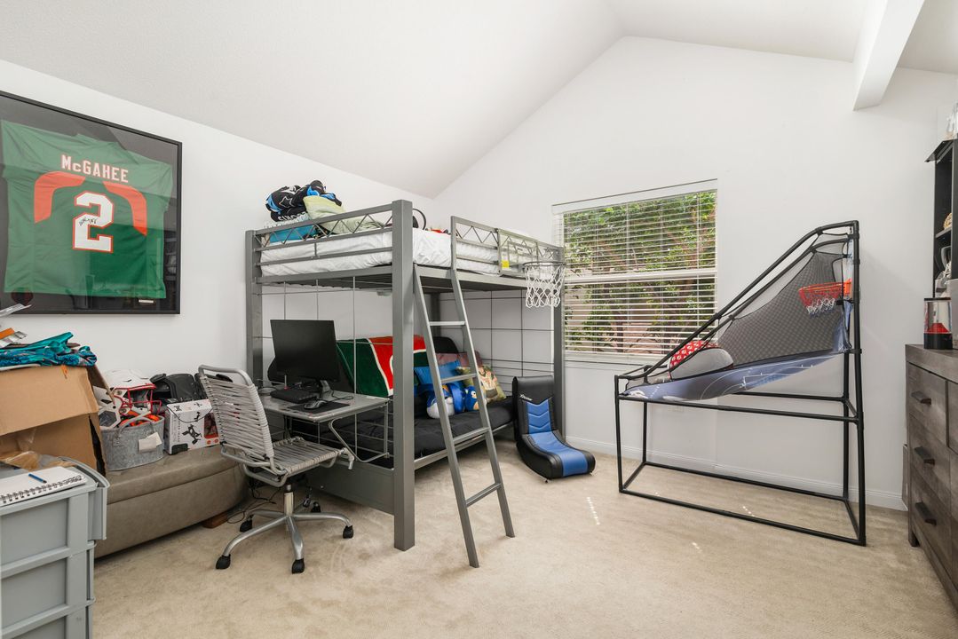 Active With Contract: $398,000 (3 beds, 2 baths, 1386 Square Feet)