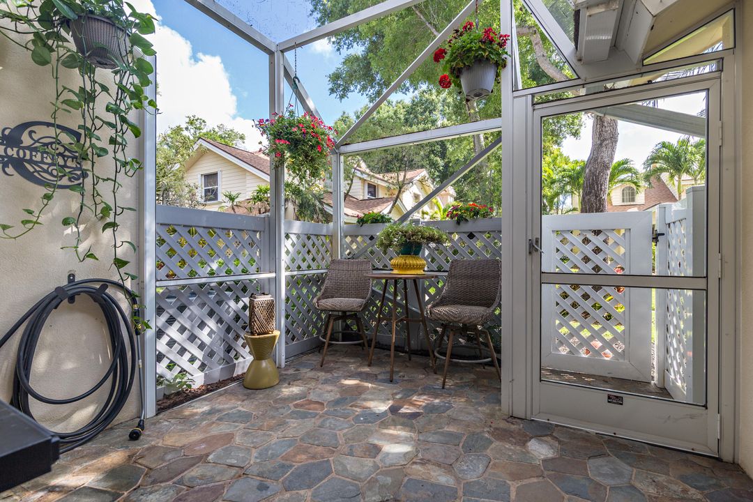 Active With Contract: $398,000 (3 beds, 2 baths, 1386 Square Feet)