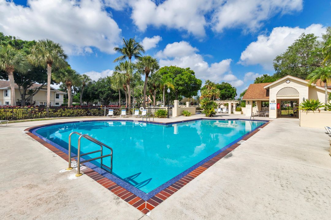 Active With Contract: $398,000 (3 beds, 2 baths, 1386 Square Feet)