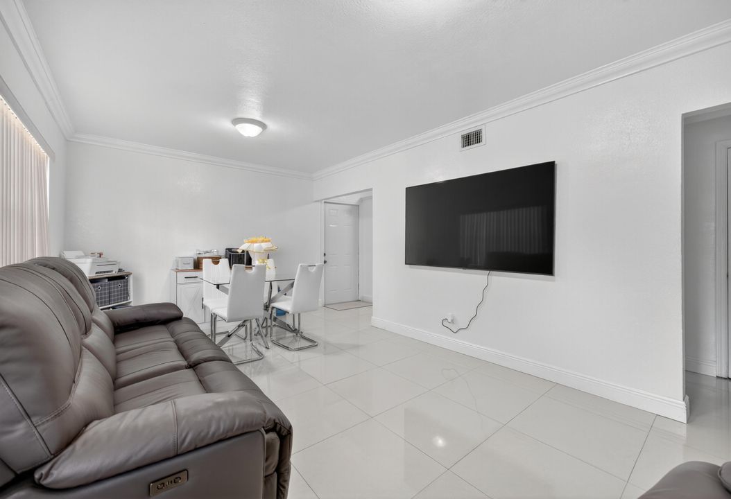 For Sale: $449,900 (2 beds, 1 baths, 1057 Square Feet)