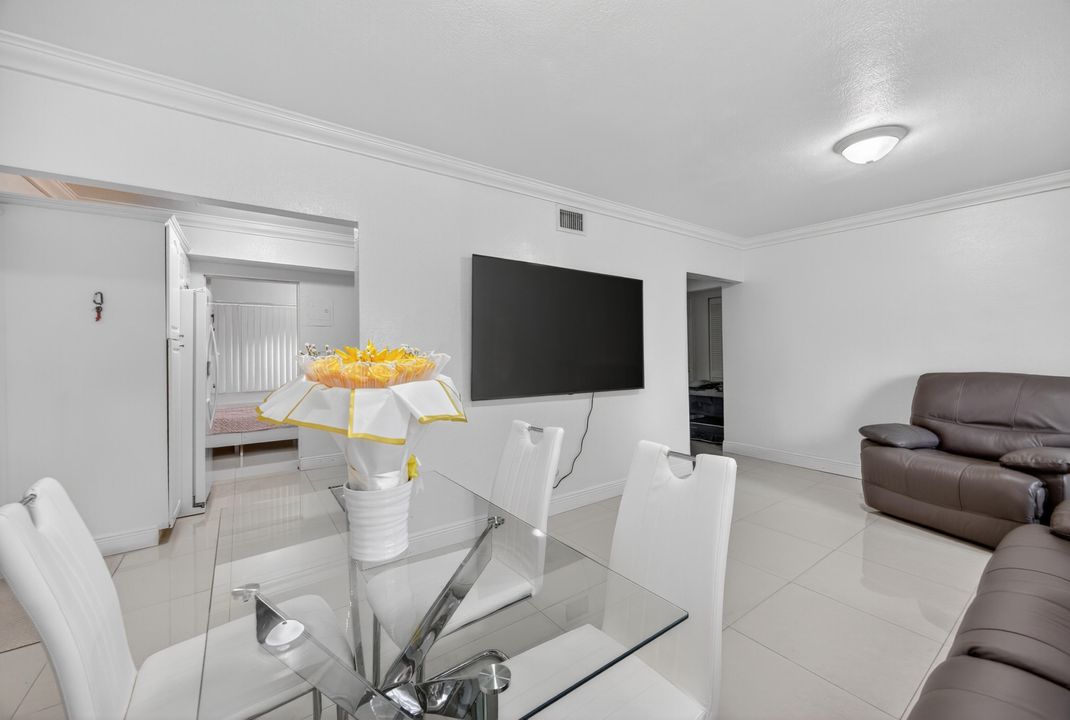 For Sale: $449,900 (2 beds, 1 baths, 1057 Square Feet)