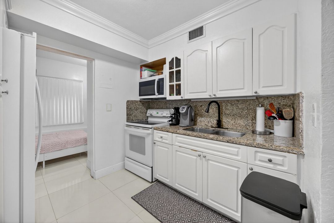 For Sale: $449,900 (2 beds, 1 baths, 1057 Square Feet)