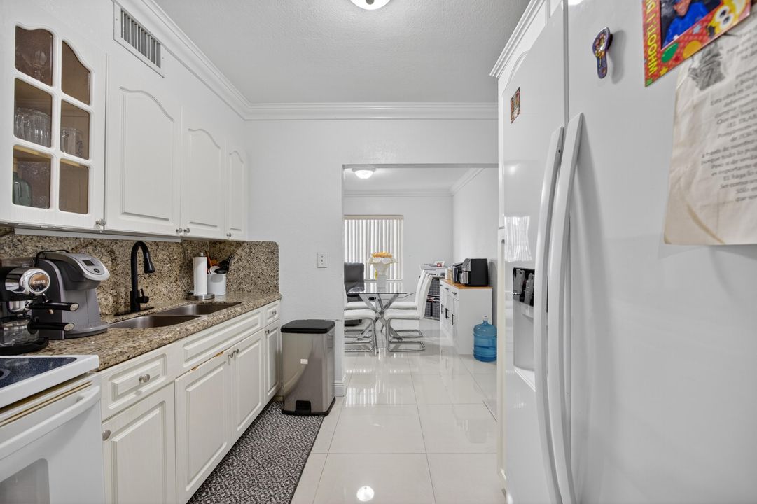 For Sale: $449,900 (2 beds, 1 baths, 1057 Square Feet)