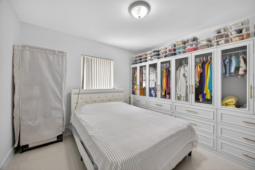 For Sale: $449,900 (2 beds, 1 baths, 1057 Square Feet)