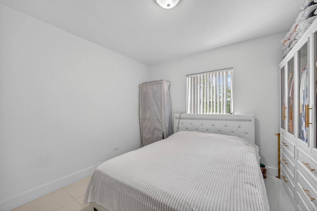 For Sale: $449,900 (2 beds, 1 baths, 1057 Square Feet)