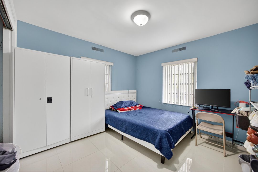 For Sale: $449,900 (2 beds, 1 baths, 1057 Square Feet)