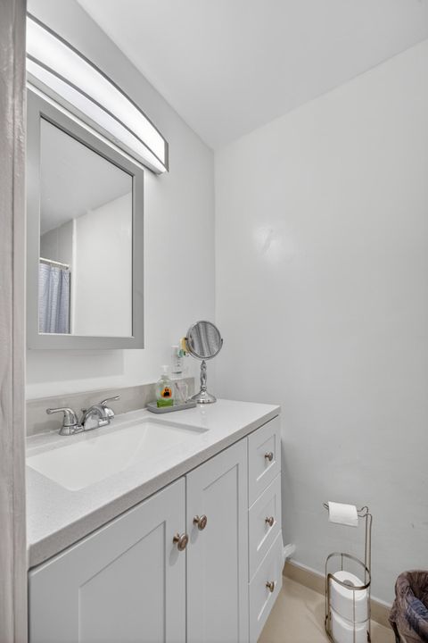 For Sale: $449,900 (2 beds, 1 baths, 1057 Square Feet)