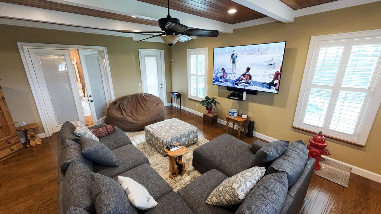 For Sale: $800,000 (3 beds, 3 baths, 2763 Square Feet)