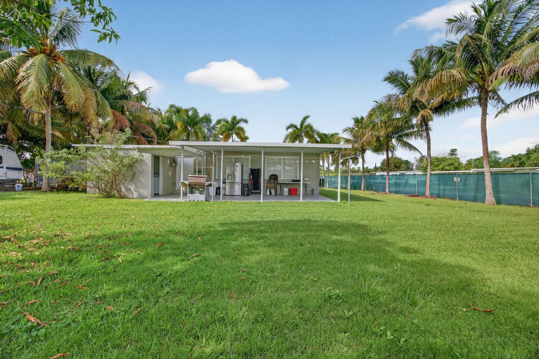 For Sale: $449,900 (2 beds, 1 baths, 1057 Square Feet)