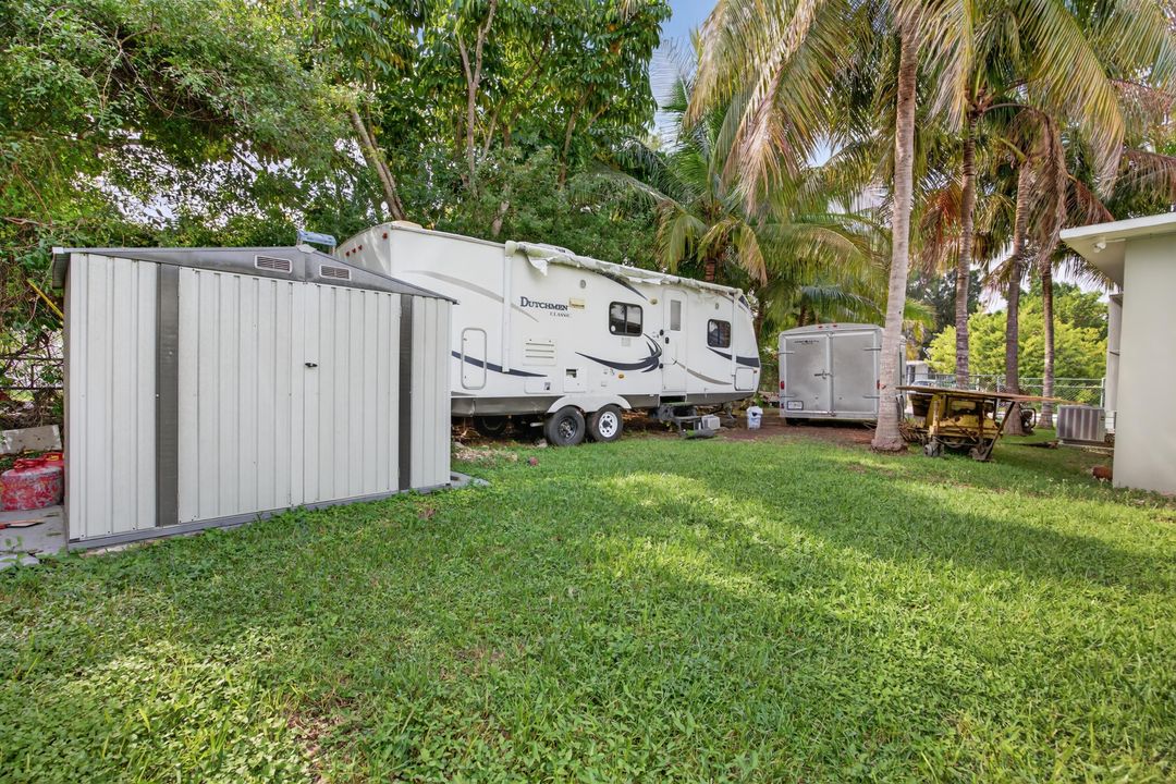 For Sale: $449,900 (2 beds, 1 baths, 1057 Square Feet)