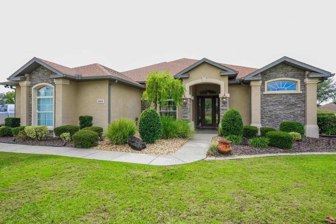 For Sale: $800,000 (3 beds, 3 baths, 2763 Square Feet)